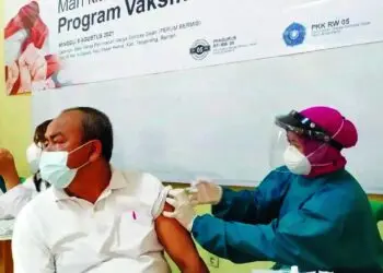 1.300 Warga Kelurahan Kuta Jaya Divaksin