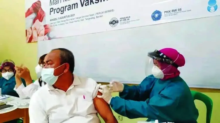 1.300 Warga Kelurahan Kuta Jaya Divaksin