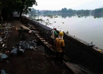 Sempat Ambruk, Turap Situ Kelapa Dua Dibangun Lagi