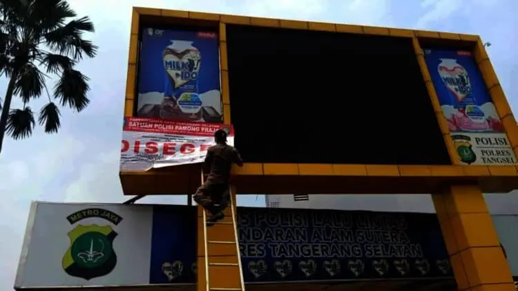 Videotron di Pospol Bundaran Alam Sutera Disegel