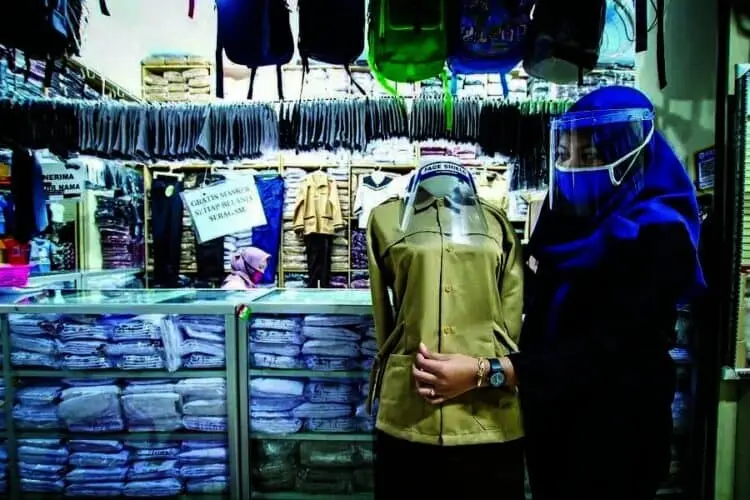 Jelang Pembelajaran Tatap Muka, Penjualan Seragam Sekolah Sepi