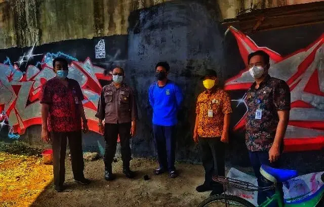 Mural Mirip Presiden Jokowi Bernuansa Pelecehan Ramai di Batuceper Mural Mirip Presiden Jokowi Bernuansa Pelecehan Ramai di Batuceper