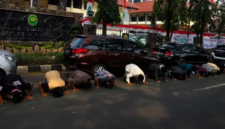 Terdakwa Kasus Penyerobotan Tanah Divonis Bui, Warga Sujud Syukur