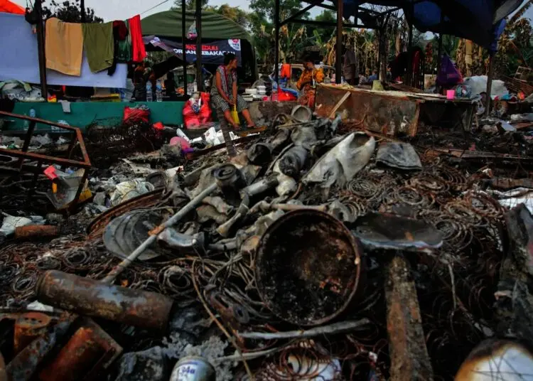 Potret Aktivitas Warga Terdampak Kebakaran di Jurang Mangu Timur
