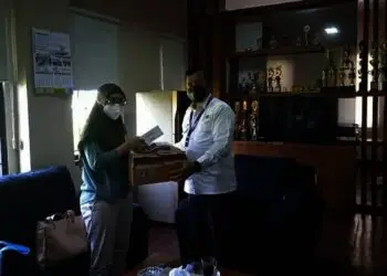 Dukung Tugas Satpol PP Kab Tangerang, LPKR Serahkan Bantuan Masker dan Vitamin C