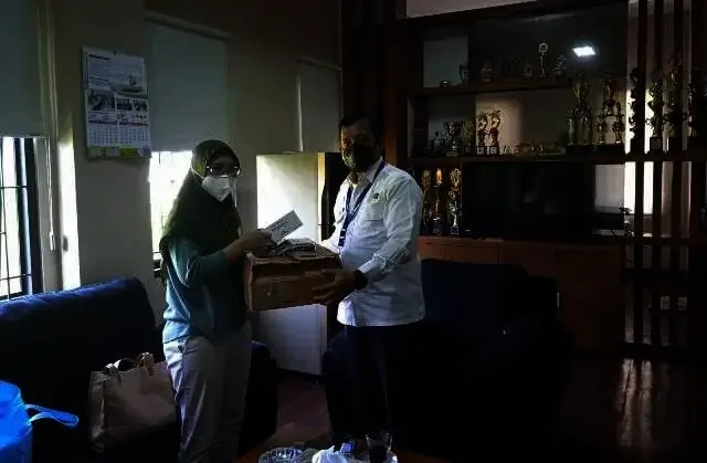Dukung Tugas Satpol PP Kab Tangerang, LPKR Serahkan Bantuan Masker dan Vitamin C