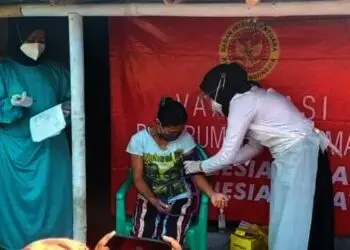 Sambangi Neglasari, BIN Gelar Vaksinasi Secara Door to Door