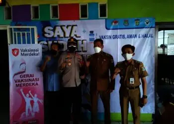 Gelar Serbuan Vaksin, Polsek Teluknaga Jemput Bola di Kampung Melayu Barat