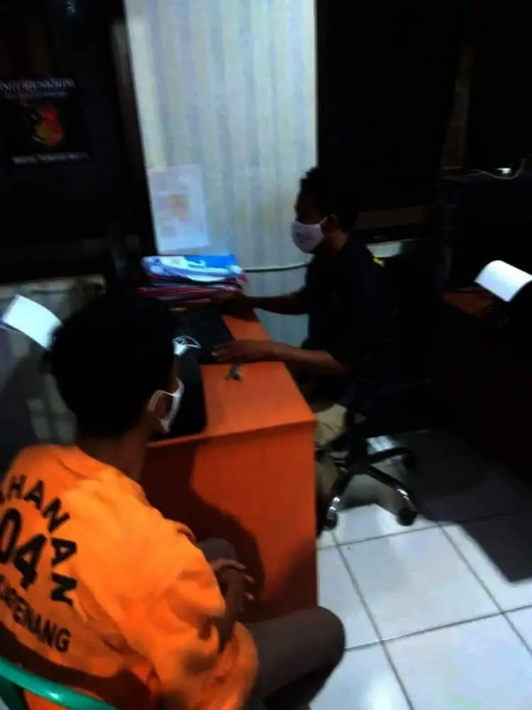 Personel Reskrim Polsek Carenang Kepung Kantor Desa Lamaran, Kabupaten Serang, Ternyata Ini Yang Ditemukan