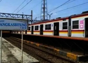 Mulai Hari Ini Penumpang KRL Jabodetabek Bisa Duduk Tanpa Jaga Jarak