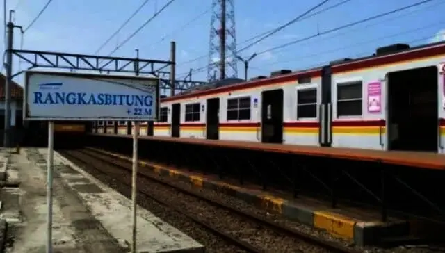 Mulai Hari Ini Penumpang KRL Jabodetabek Bisa Duduk Tanpa Jaga Jarak
