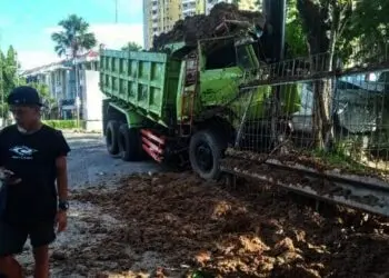 Transformer Nyelonong Siang-siang Lalu Kecelakaan di Kota Tangerang, Sopir Sempat Terjepit
