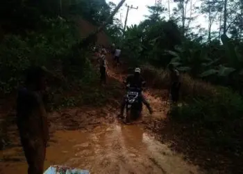 Akibat Hujan, Akses Huntara di Lebak Gedong Tertimbun Longsor