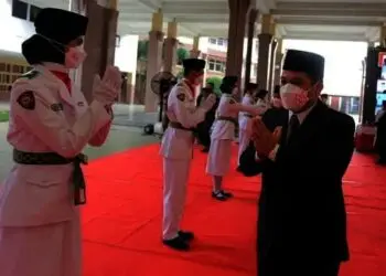 Wali Kota Arief Kukuhkan 18 Paskibraka Tingkat Kota Tangerang
