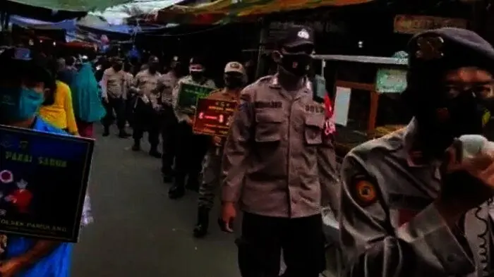 Tak Pakai Masker, Pengunjung dan Pedagang Pasar Kena Teguran