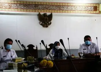 EVALUASI–Asisten Daerah (Asda) III Bidang Administrasi Umum Kabupaten Serang, Ida Nuraida, usai mengikuti Kick Off Evaluasi 2021 Sakip, Reformasi Birokrasi, Zona Integritas, yang digelar KemenPAN-RB secara virtual, di Aula KH. Syam’un, Rabu (18/8/2021). (ISTIMEWA)