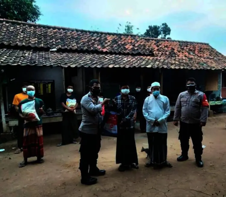 Polresta Tangerang Salurkan Bansos Untuk 20 Keluarga di Rajeg