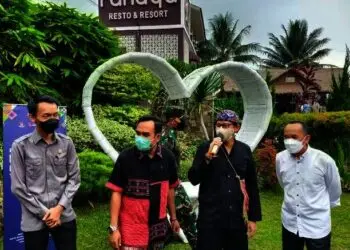Ikut Pakai Baju Adat Baduy, Sandiaga Uno: Seluruh Platform E Commerce Kehabisan Stok