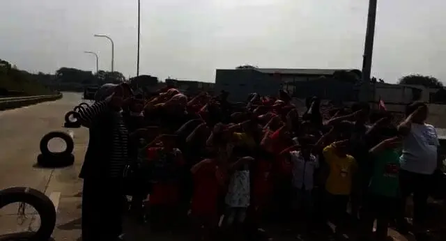 Warga Benda, Kota Tangerang Terdampak JORR II Upacara HUT Kemerdekaan RI di Lahan Jalan Tol
