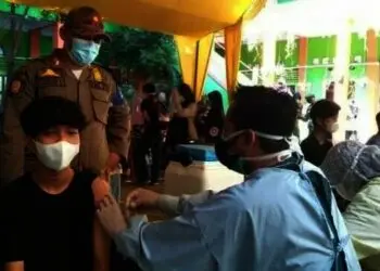 Tenaga Kesehatan di Lebak Sudah Divaksin Dosis Ketiga