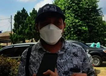 Koordinator Sakti Peksos Pandeglang, A. Subhan, di wawancara wartawan di lingkungan Dinsos Pandeglang, beberapa waktu lalu. (DOKUMEN/SATELITNEWS.ID)