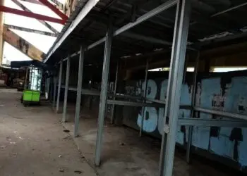 Miris! Kios di Gedung Shelter Tsunami Labuan Terbengkalai