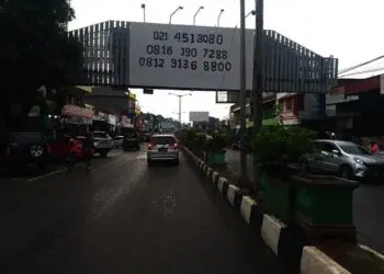 LANGGANAN BANJIR–Jalan Ahmad Yani atau Jalan Raya Pandeglang-Serang, tepatnya di Pasar Pandeglang, Minggu (19/9/2021). Jalan ini yang kerap mengalami banjir, jika hujan lebat mengguyur wilayah sekitar. (NIPAL SUTIANA/SATELITNEWS.ID)