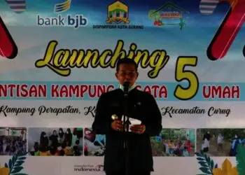 PERESMIAN–Wali Kota Serang, Syafrudin, meresmikan rintisan kampung wisata edukasi (Wisata 5 Umah), di Lingkungan Perapatan, RT 01 RW 01, Kelurahan Curug, Kecamatan Curug, Kota Serang, Kamis (23/9/2021). (ISTIMEWA)