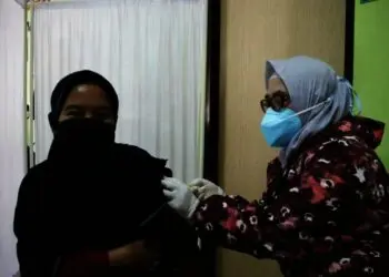 Warga Kabupaten Serang divaksin. (ISTIMEWA)