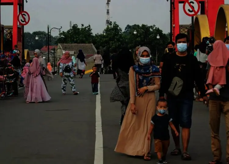 Potret Warga Mulai Berlibur di Kawasan Jembatan Berendeng