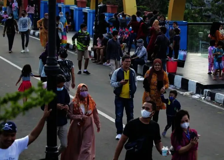 Potret Warga Mulai Berlibur di Kawasan Jembatan Berendeng