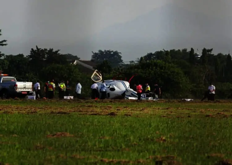 Potret Helikopter Terguling di Bandara Budiarto Curug