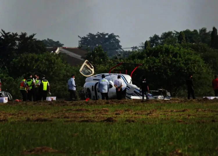 Potret Helikopter Terguling di Bandara Budiarto Curug