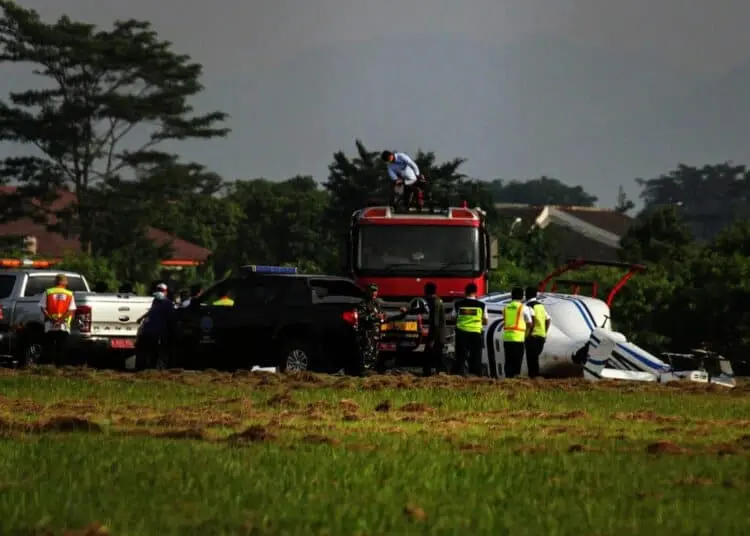 Potret Helikopter Terguling di Bandara Budiarto Curug
