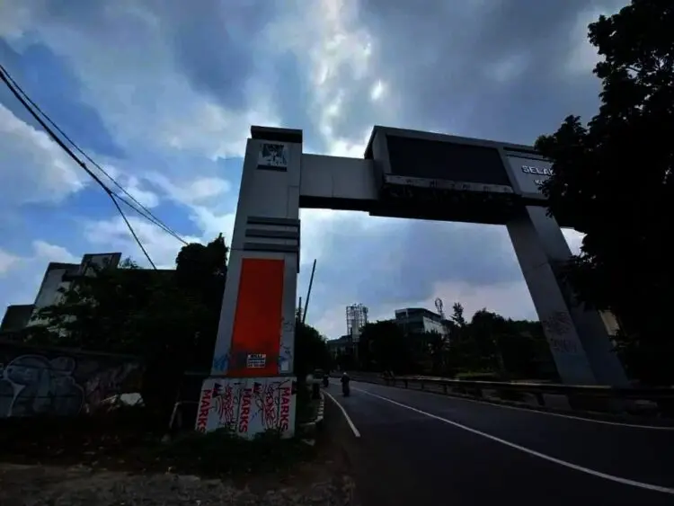 Gapura Perbatasan Tangsel Penuh Coretan Vandalisme