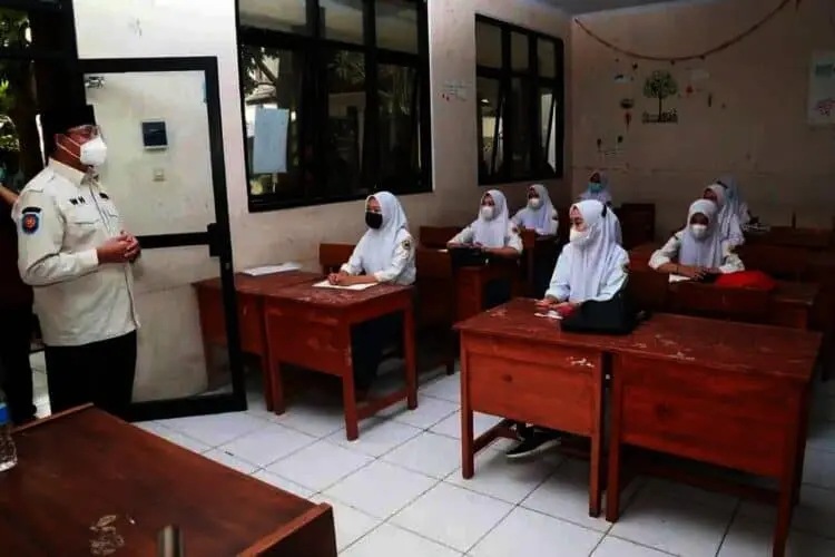 Tinjau PTM di Kota Serang, Wahidin Nilai Sesuai Protokol Kesehatan