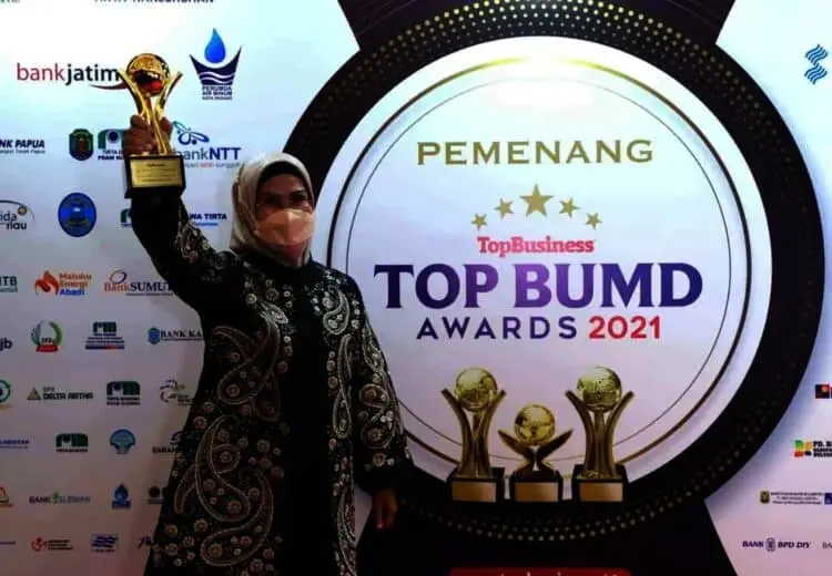 Hattrick, Bupati Tatu dan BPR Serang Raih Top BUMD Award 2021