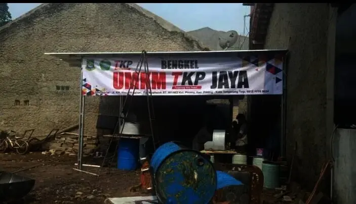 UMKM TKP Jaya Manfaatkan Bahan Limbah Jadi Barang Kerajinan