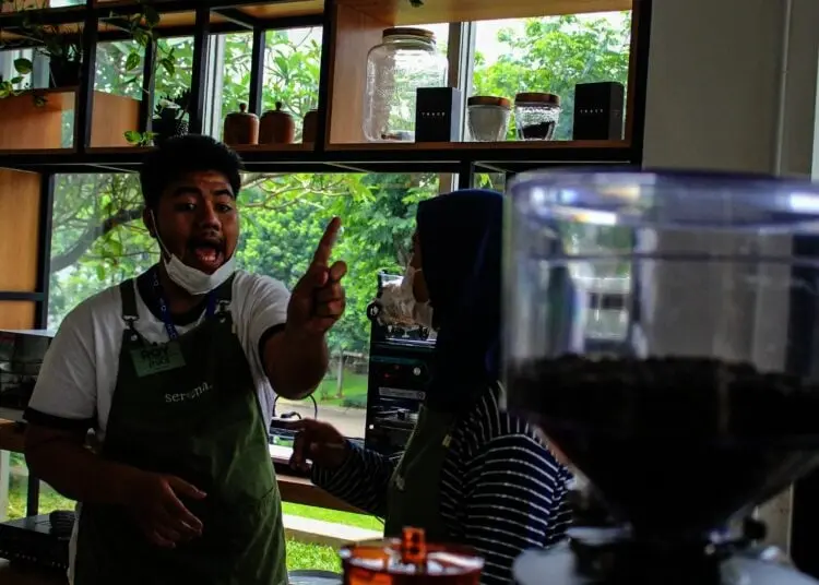 Potret Kedai Kopi Tempat Berinteraksi Penyandang Tuna Rungu di Bintaro