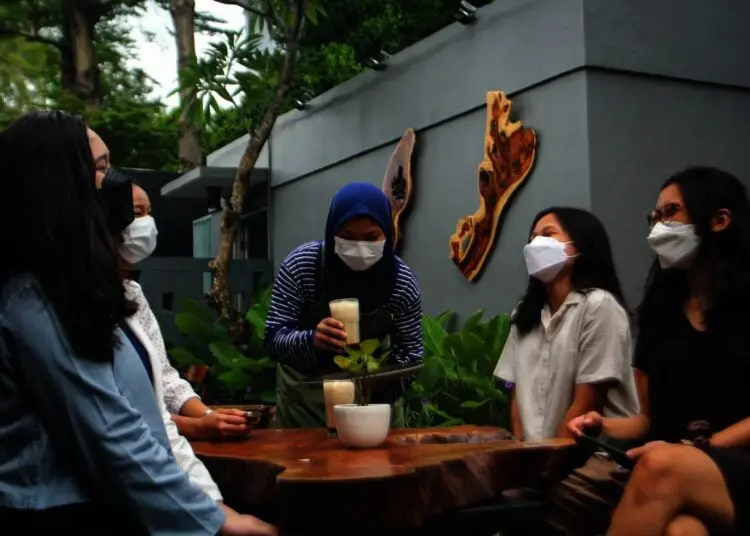 Potret Kedai Kopi Tempat Berinteraksi Penyandang Tuna Rungu di Bintaro