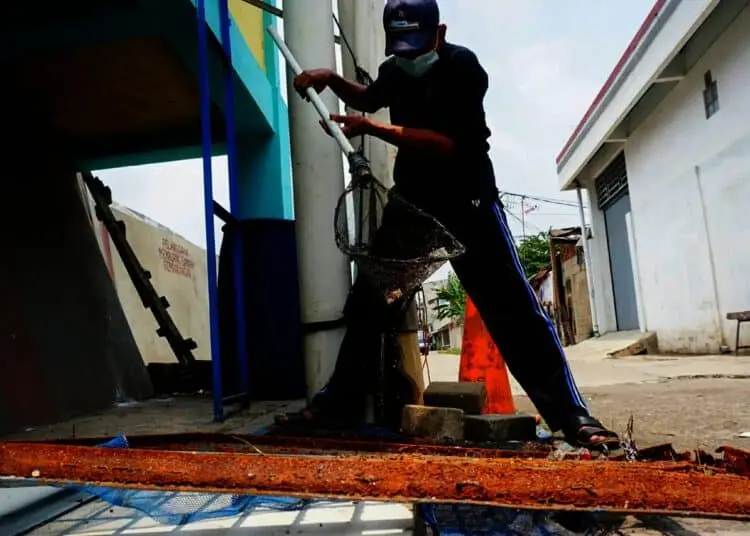 Potret Perawatan Pompa Air di Kawasan Periuk Jelang Musim Penghujan