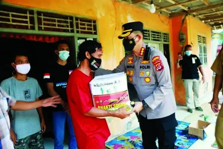 Kapolres Santuni Keluarga Korban Tenggelam di Sungai Cidurian