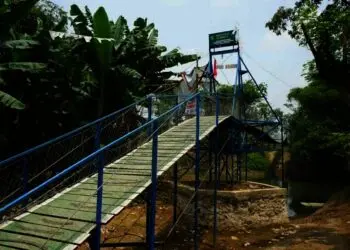 Warga Antusias Ada Jembatan Gantung Perbatasan Desa