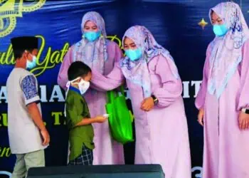Dapat Bantuan, 150 Anak Yatim Kadu Agung Bahagia