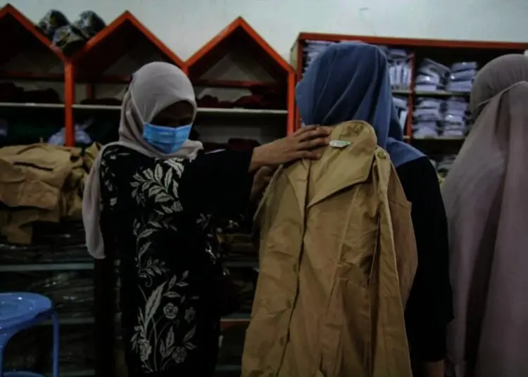 Potret Toko Seragam Sekolah di Tangerang Kebanjiran Pembeli