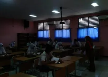Hari Pertama PTM, Siswa SMKN 2 Kota Tangerang Beradaptasi