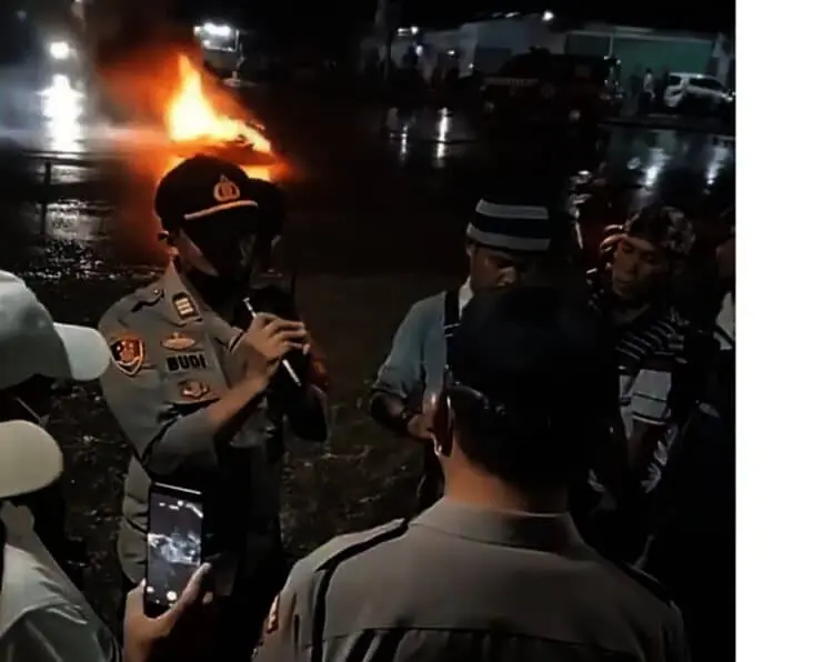 Warga Legok Blokir Jalan, Sampaikan 8 Tuntutan
