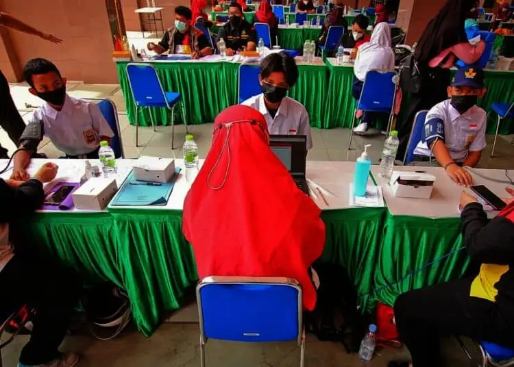 Potret Vaksinasi Massal untuk Pelajar di Kota Tangerang
