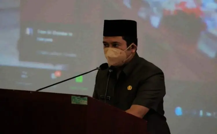 Di Rapat Paripurna, Wali Kota Arief Sampaikan Penjelasan Tiga Raperda