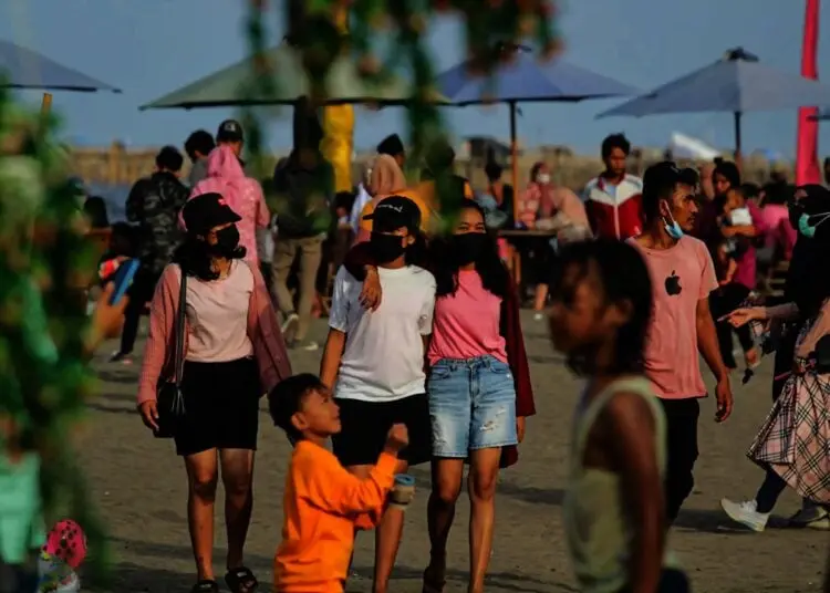 Potret Pantai Tanjung Pasir Kabupaten Tangerang Dipadati Wisatawan